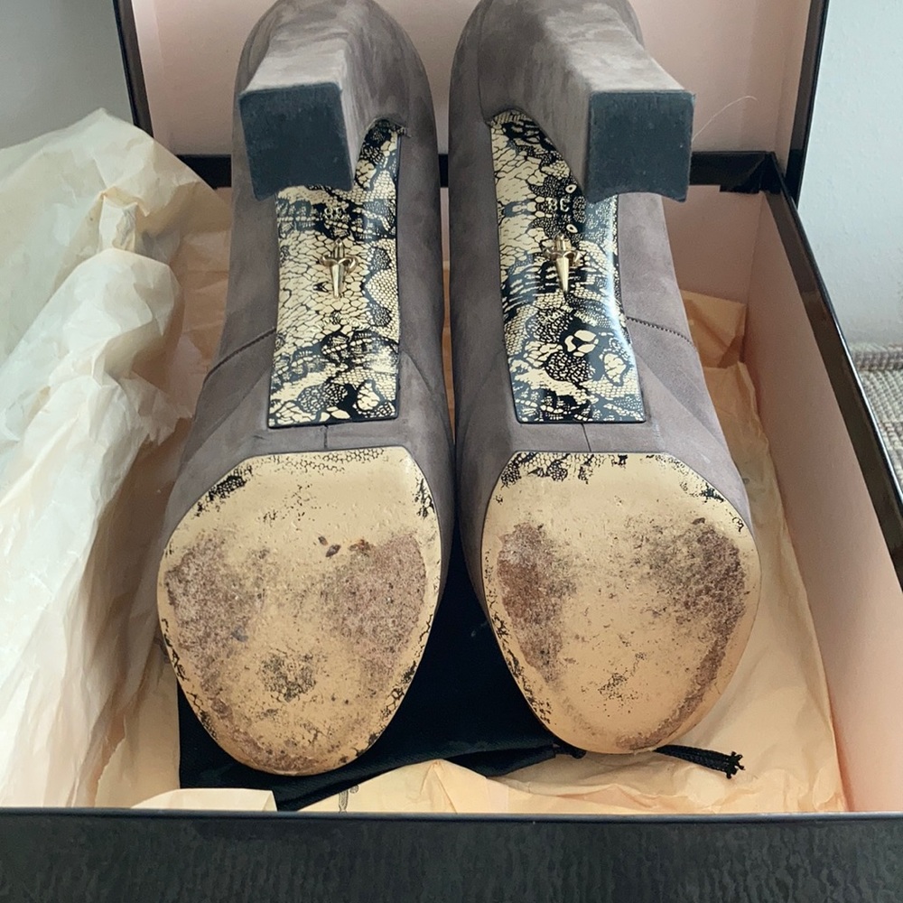 Shoes - Picture 8 of 13